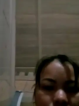 emly-xinh18 online show from November 2025 11:04:02 PM