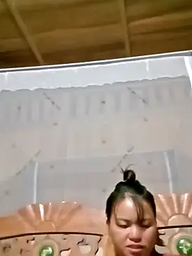 emly-xinh18 online show from October 2025 12:17:02 PM