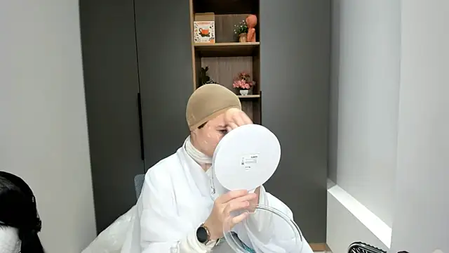 Snapshot of KieshaFlaten chatting on September 2025 07:48:02 AM KieshaFlaten online show from September 2025 07:48:02 AM