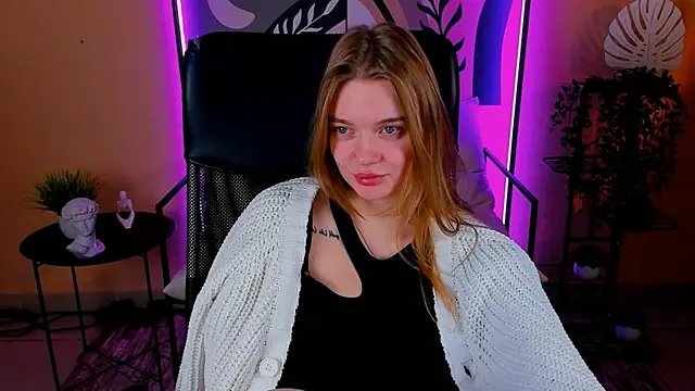 LisaMitchell online show from October 2025 02:22:01 AM