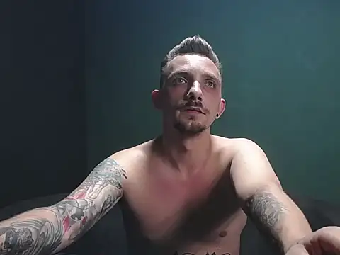 Snapshot of guesswhatbitch chatting on September 2025 11:45:02 PM guesswhatbitch online show from September 2025 11:45:02 PM