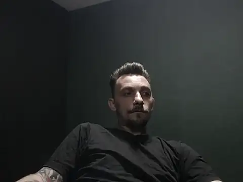 Snapshot of guesswhatbitch chatting on October 2025 03:52:01 AM guesswhatbitch online show from October 2025 03:52:01 AM