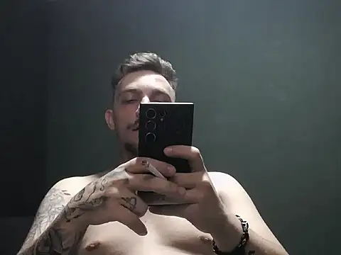 Snapshot of guesswhatbitch chatting on October 2025 08:31:02 PM guesswhatbitch online show from October 2025 08:31:02 PM