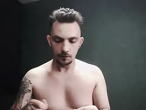 Snapshot of guesswhatbitch chatting on October 2025 08:27:02 AM guesswhatbitch online show from October 2025 08:27:02 AM