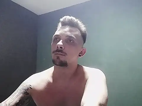 Snapshot of guesswhatbitch chatting on October 2025 11:50:01 PM guesswhatbitch online show from October 2025 11:50:01 PM