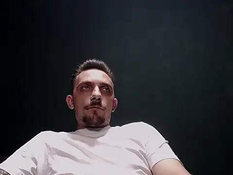 Snapshot of guesswhatbitch chatting on September 2025 07:43:02 PM guesswhatbitch online show from September 2025 07:43:02 PM