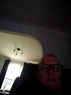 Snapshot of PhilM2001 chatting on June 2026 04:11:02 AM PhilM2001 online show from June 2026 04:11:02 AM