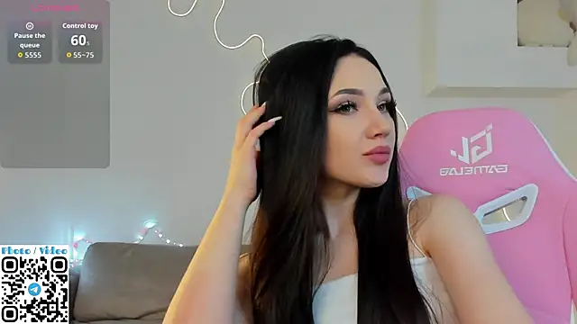 Helen Spark online show from September 2025 02:05:02 AM