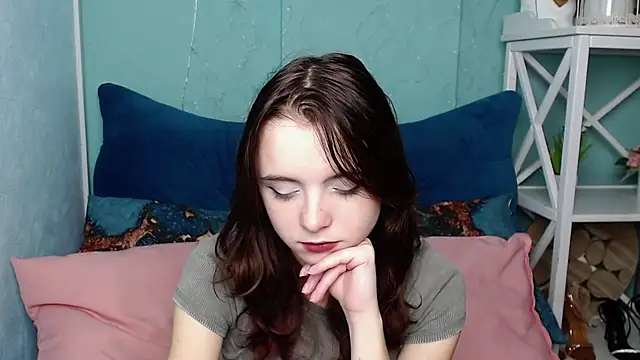 Snapshot of VivienneRo chatting on October 2025 04:46:02 AM VivienneRo online show from October 2025 04:46:02 AM