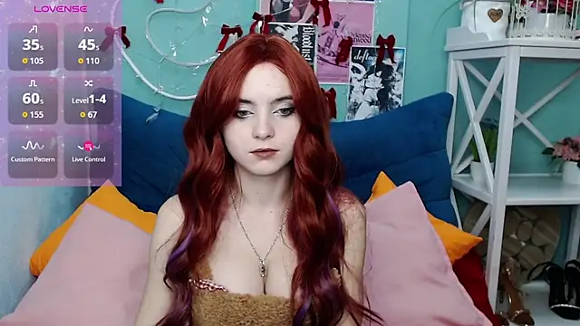 Snapshot of VivienneRo chatting on December 2025 05:45:01 AM VivienneRo online show from December 2025 05:45:01 AM