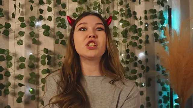 Snapshot of cheeky_cherry_juice chatting on November 2025 01:27:02 PM cheeky cherry juice online show from November 2025 01:27:02 PM