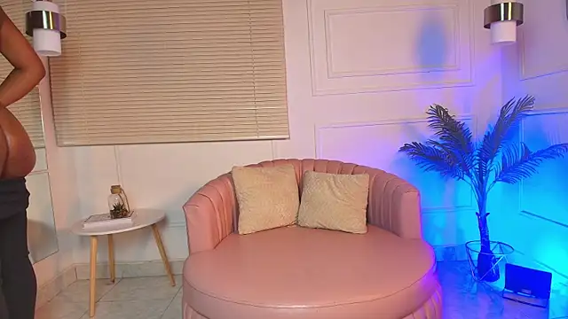 alessia moon1 online show from October 2025 04:20:01 PM