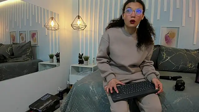 SweetStarr  online show from October 2025 12:37:02 PM