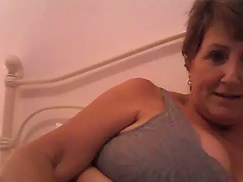 Snapshot of LadyLuxe_xx chatting on October 2025 08:32:02 PM LadyLuxe xx online show from October 2025 08:32:02 PM