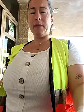 bichota85 online show from April 2026 10:00:02 AM