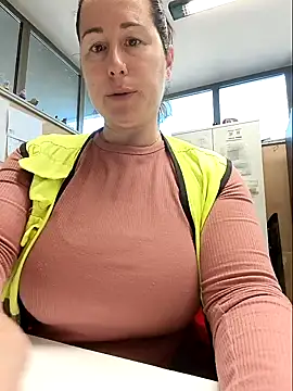 bichota85 online show from April 2026 10:07:01 AM