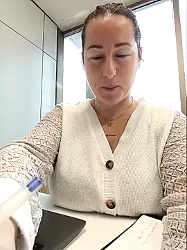 bichota85 online show from February 2026 09:30:01 AM