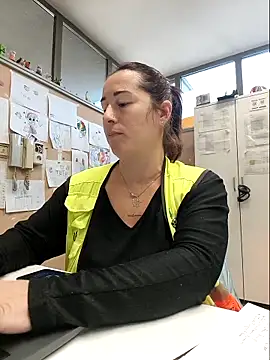 Snapshot of bichota85 chatting on November 2025 11:43:02 AM bichota85 online show from November 2025 11:43:02 AM