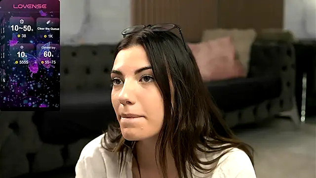 Snapshot of LunaVyx chatting on September 2025 05:58:02 AM LunaVyx online show from September 2025 05:58:02 AM