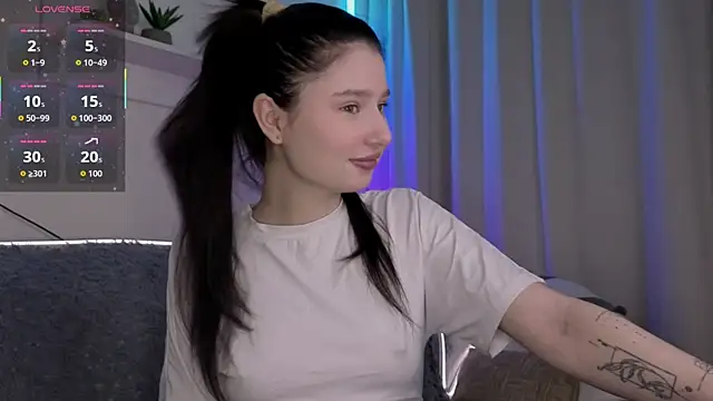  Lua   online show from April 2026 05:25:01 PM
