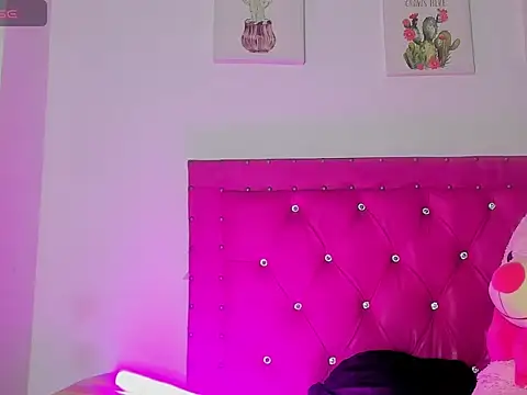 dahiiangomezz online show from March 2026 07:18:01 PM