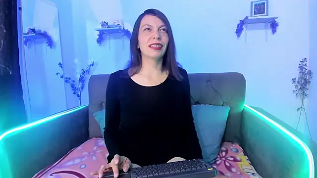 karlaaa   online show from October 2025 01:52:01 PM