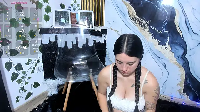 brittanyy20 online show from January 2026 09:35:01 AM