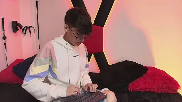 bellmontneon online show from November 2025 11:26:02 AM