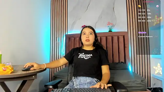 LunaWiill  online show from October 2025 12:26:02 PM