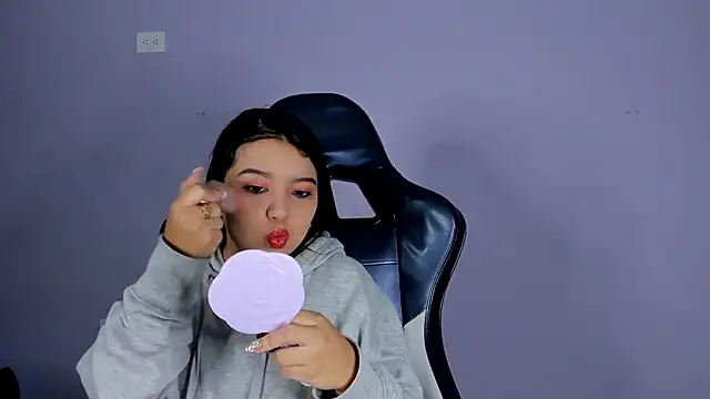 LunaWiill  online show from December 2025 12:15:01 PM