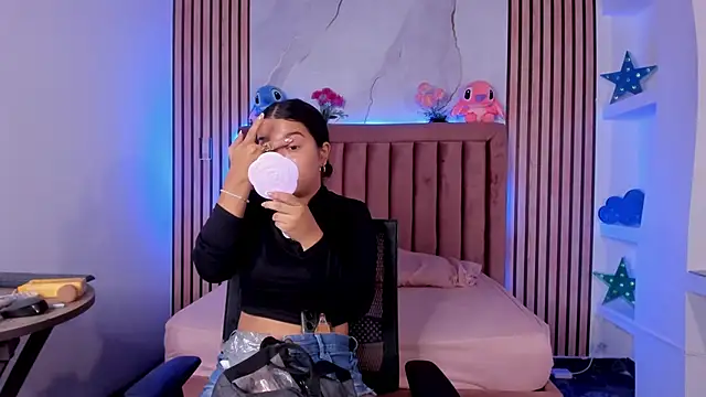 LunaWiill  online show from November 2025 12:09:01 PM