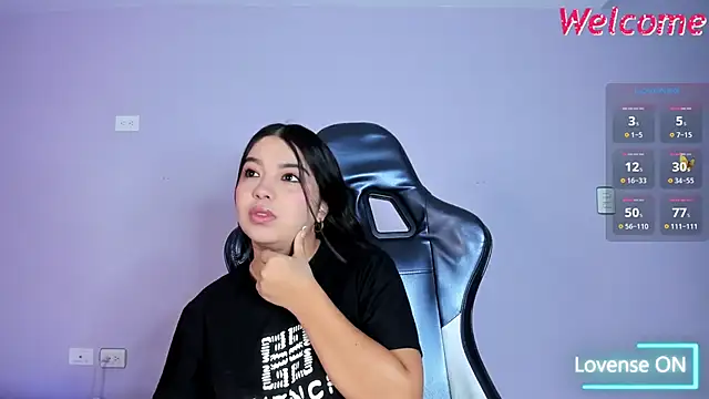 LunaWiill  online show from December 2025 01:28:02 PM