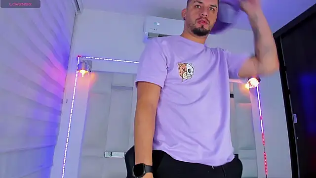 Jacob19  online show from September 2025 12:32:02 PM