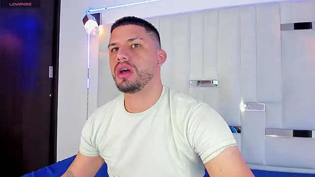 Jacob19  online show from November 2025 12:21:02 PM