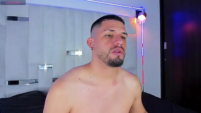 Jacob19  online show from September 2025 11:49:01 AM