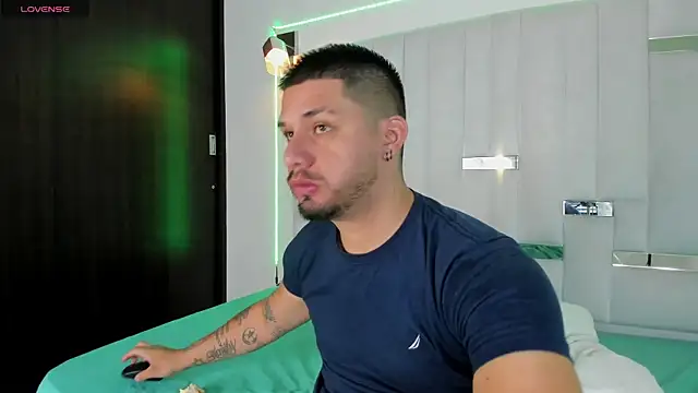 Jacob19  online show from October 2025 12:17:02 PM