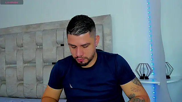 Jacob19  online show from September 2025 11:38:02 AM