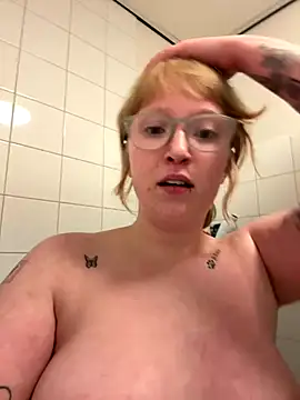 Snapshot of roxybliss3 chatting on December 2025 12:26:02 AM roxybliss3 online show from December 2025 12:26:02 AM