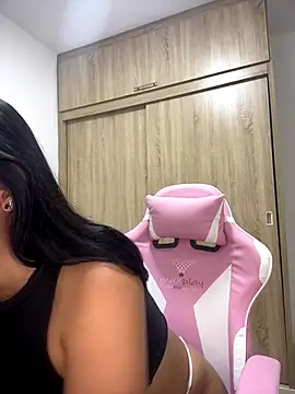 Snapshot of Kitty_Cum2 chatting on November 2025 07:17:02 PM Kitty Cum2 online show from November 2025 07:17:02 PM