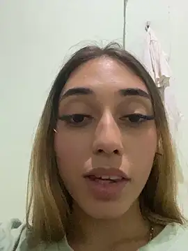 loirinhaaa online show from November 2025 01:37:02 AM