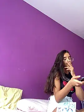 loirinhaaa online show from April 2026 06:47:02 PM