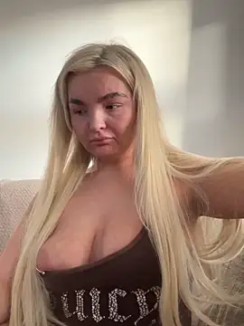 Snapshot of BelleXx chatting on November 2025 03:15:01 PM BelleXx online show from November 2025 03:15:01 PM