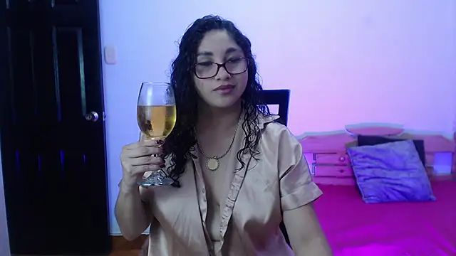 Snapshot of Gia_Dior chatting on December 2025 06:24:01 PM Gia Dior online show from December 2025 06:24:01 PM