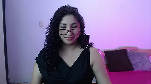 Snapshot of Gia_Dior chatting on November 2025 11:09:01 PM Gia Dior online show from November 2025 11:09:01 PM