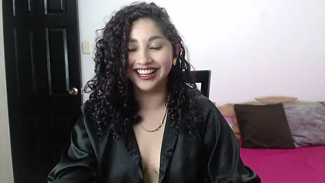 Snapshot of Gia_Dior chatting on November 2025 10:09:01 PM Gia Dior online show from November 2025 10:09:01 PM