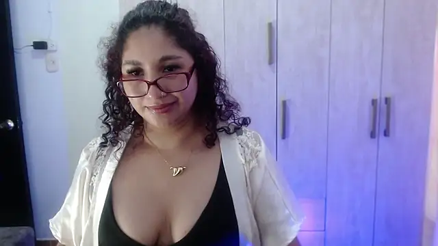 Snapshot of Gia_Dior chatting on October 2025 12:04:01 PM Gia Dior online show from October 2025 12:04:01 PM