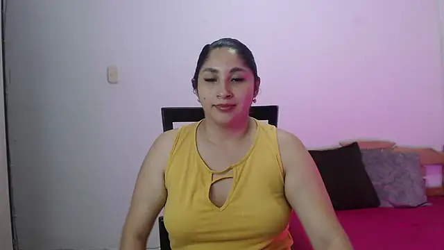 Snapshot of Gia_Dior chatting on November 2025 11:16:01 PM Gia Dior online show from November 2025 11:16:01 PM