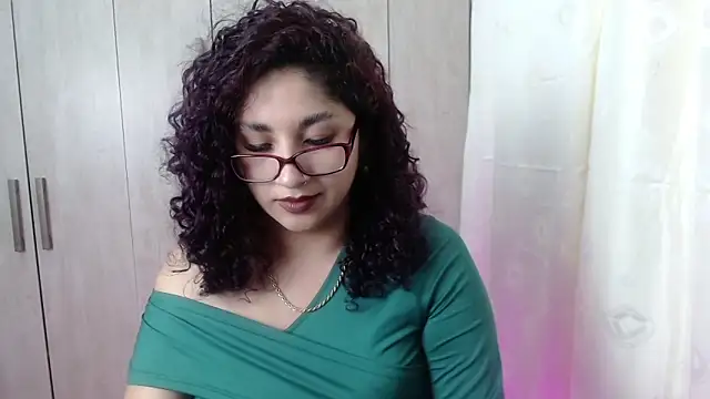 Snapshot of Gia_Dior chatting on November 2025 11:52:02 PM Gia Dior online show from November 2025 11:52:02 PM