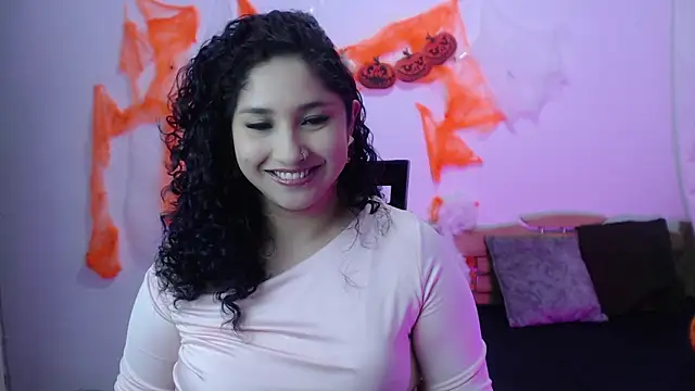 Snapshot of Gia_Dior chatting on October 2025 11:14:01 PM Gia Dior online show from October 2025 11:14:01 PM