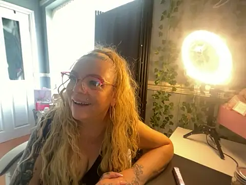 BonnyDesire online show from April 2026 03:51:02 PM